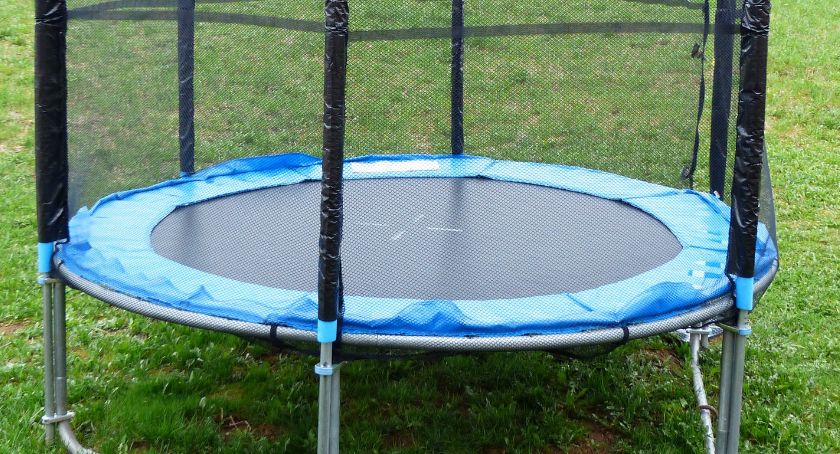 Kradli dzieciom trampoliny. Wpadli po tygodniu działania