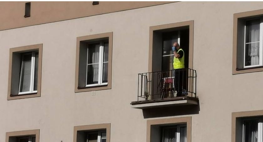 Mężczyzna wyskoczył z balkonu. Śmierć na ul. Wyszyńskiego