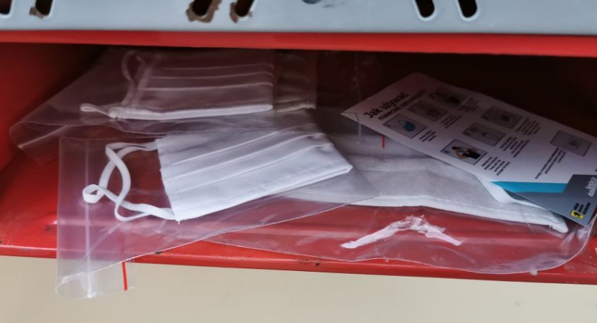 „Darmowe” maseczki uszyte. Pieniądze poszły, niejasności pozostały