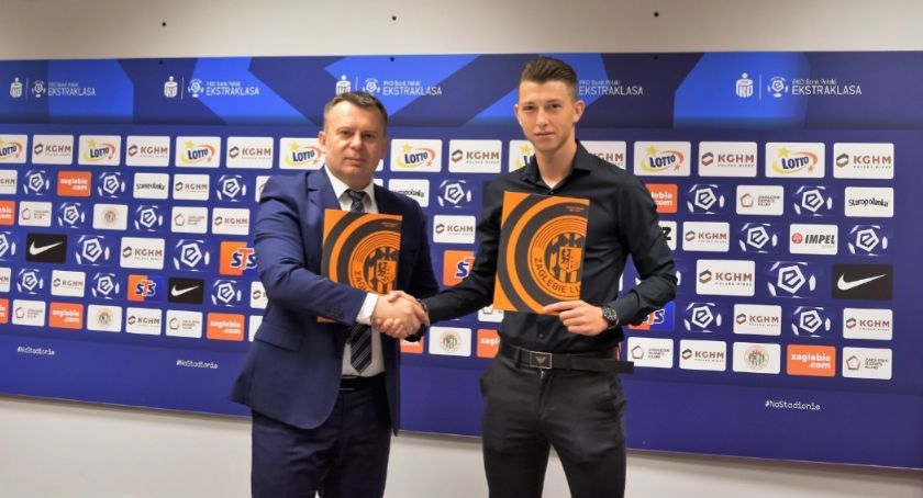 Mateusz Bartolewski podpisał trzyletni kontrakt z Zagłębiem / fot. Zagłębie Lubin