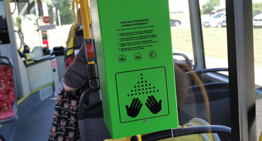 W autobusach Komunikacji Miejskiej w Szczecinku zamontowano urządzenia do dezynfekcji dłoni