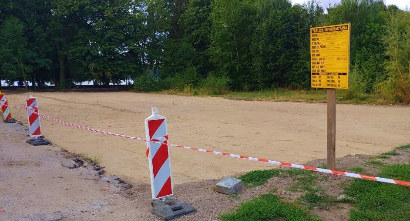 Powstają dodatkowe miejsca parkingowe przy szpitalu / fot. Starostwo Powiatowe
