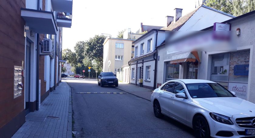 Apartamentowiec wśród ciasnych ulic. „Trzeba też pomyśleć o parkingach i o ruchu samochodów”
