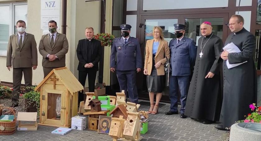 Dar serca. Szczecineccy leśnicy i funkcjonariusze ZK Czarne z prezentami dla hospicjum w Darłowie / fot: FB