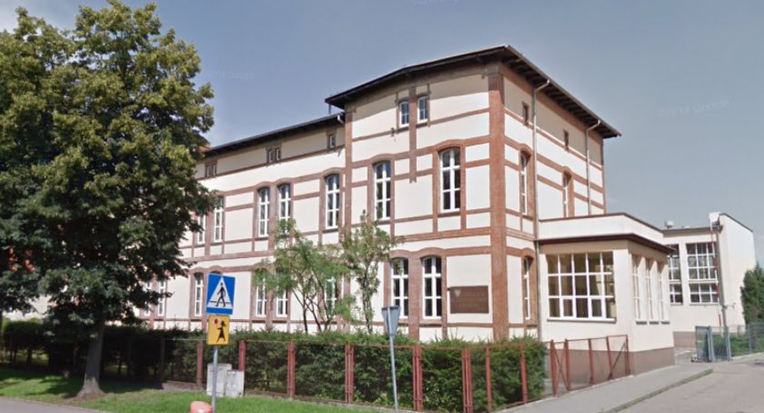 Koronawirus w SP nr 6 i nr 7 w Szczecinku. Uczniowie i nauczyciele na kwarantannie / fot. Google Maps