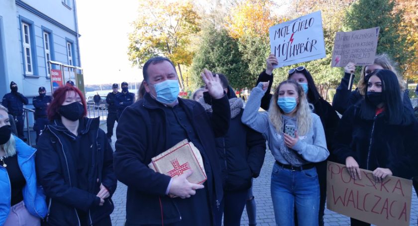 Kuria Biskupia w Koszalinie komentuje zachowanie księdza