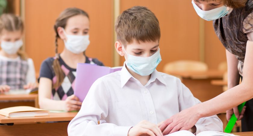 Rząd wprowadza kolejne obostrzenia. Co się zmieni od soboty?