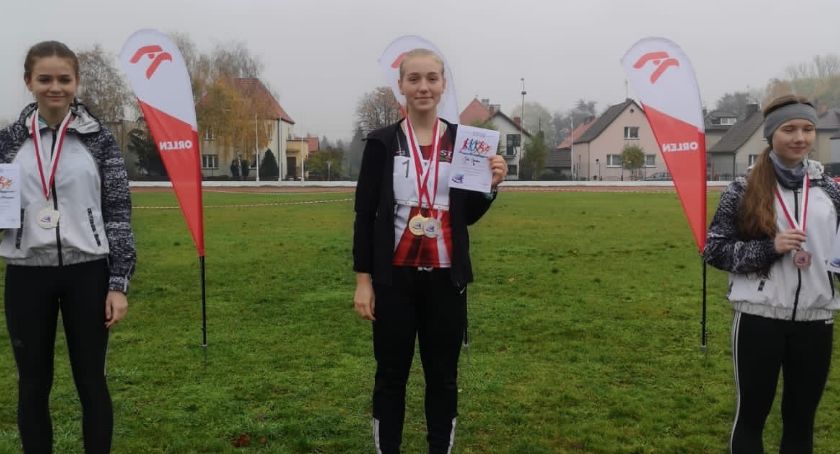 Julia Baran wicemistrzynią makroregionu w biegach przełajowych / fot. Pomerania Szczecinek