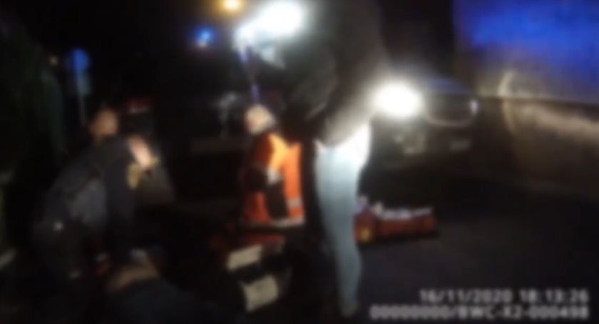 Człowiek umiera, straż miejska reanimuje, nagrywa i... publikuje. Po co?