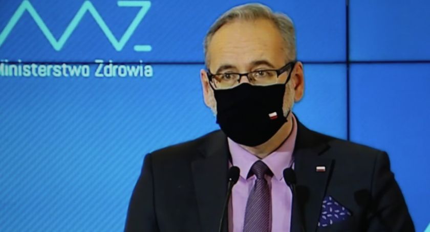 Na świętach oprócz rodziny może pojawić się dodatkowe 5 osób / minister zdrowia Adam Niedzielski / PAP