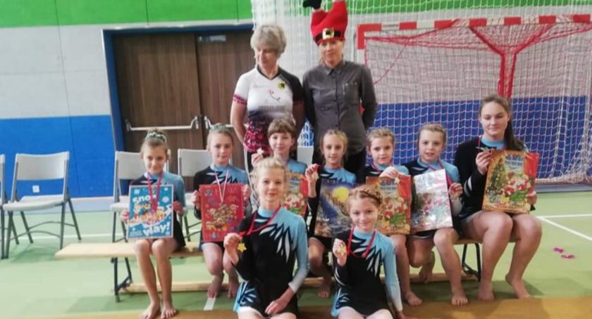 Mikołajkowo-akrobatyczne emocje w Szczecinku / fot. Akrofitness Szczecinek