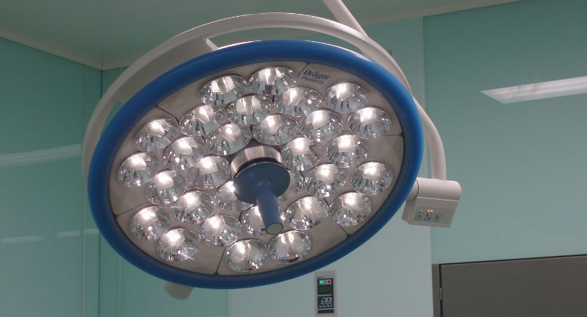Gmina Szczecinek podarowała szpitalowi lampę / Dräger Polaris