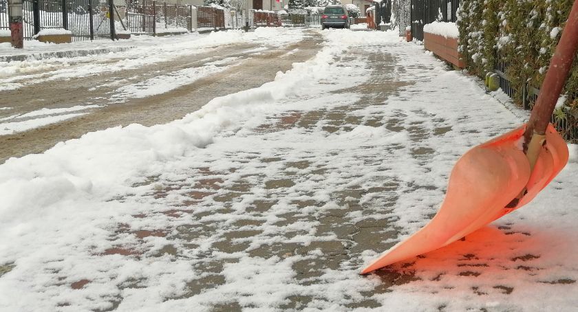 Masz domek? Odśnieżaj chodnik. Inaczej dostaniesz mandat