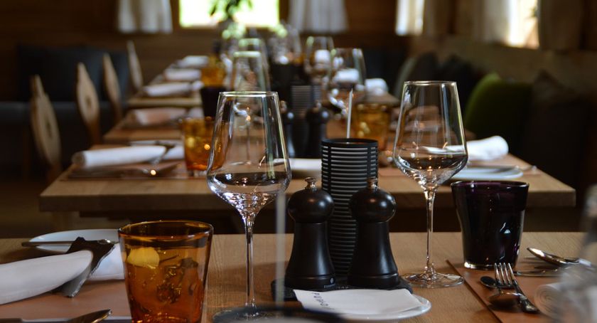 Kiedy otwarcie hoteli i restauracji? „To spowoduje zwiększoną liczbę zakażeń”