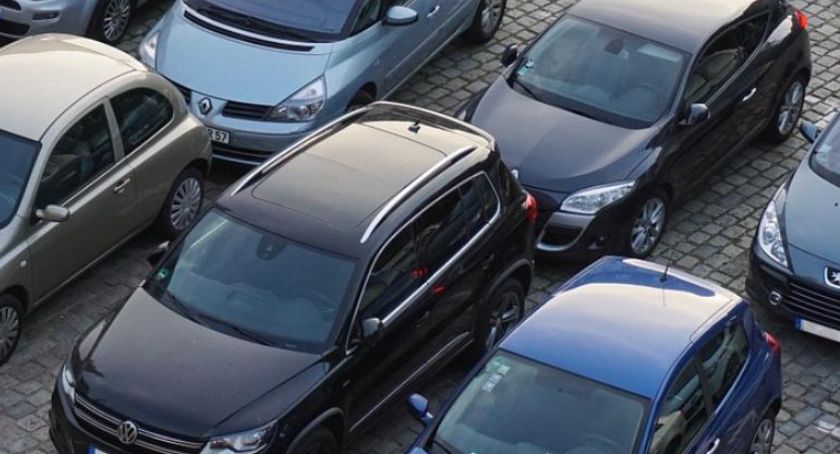 Samochodów na ulicach powiatu nareszcie przestaje przybywać? Na to wygląda