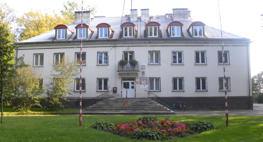 Wójt Gminy Grzmiąca informuje / fot: Wikipedia / Boroboro2 