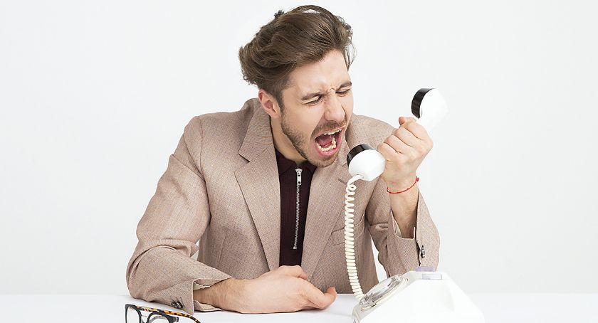 Głuchy telefon do lekarza w Szczecinku. Pacjent składa skargę do NFZ. Nareszcie? / fot: adobe stock