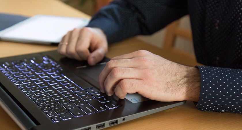 Informatyk, polonista, mechanik, kierowca. Są nowe oferty pracy w Szczecinku/Pixabay.com