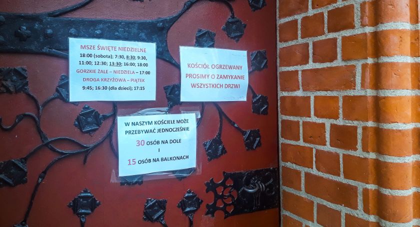 Limity w kościołach przed Wielkanocą. Parafie w Szczecinku rozdają wejściówki