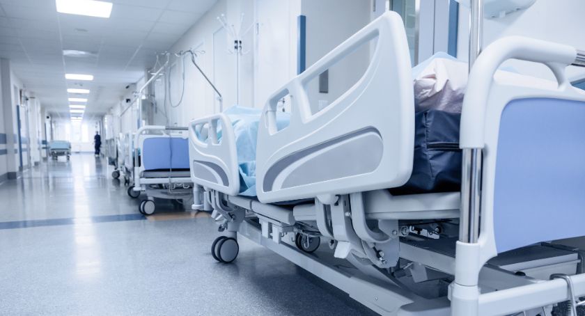 Będzie mniej łóżek covidowych w szczecineckim szpitalu
