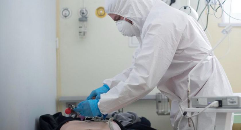 Epidemiolodzy: Jesienią może być więcej nowych zakażeń koronawirusem/PAP