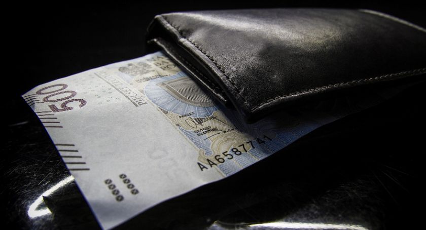 Ile zarabiają mieszkańcy Szczecinka i okolic? Połowa mniej niż kwota minimalna