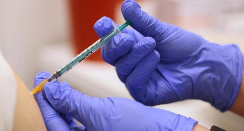 Ruszają szczepienia przeciwko COVID-19 dla młodzieży w wieku od 12 do 15 lat/PAP