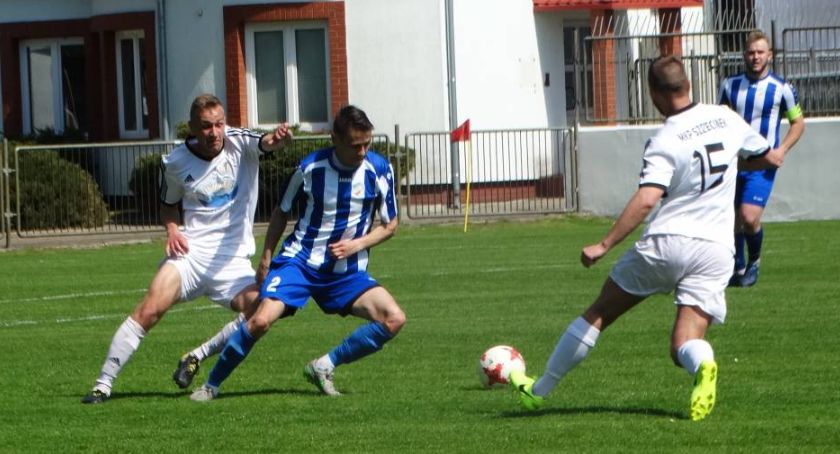 1 maja 2018 roku. MKP - Gryf 0-1, o piłkę walczy Paweł Bednarski / fot. archiwum Tematu