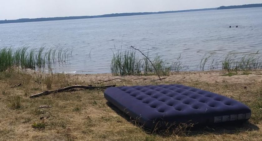 Pływał na materacu, utonął. Tragiczny weekend nad jeziorem Wielimie