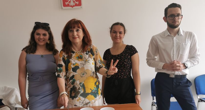 Lewica otworzyła swoje biuro w Szczecinku. Na zdjęciu od lewej: Paulina Budzyńska, Małgorzata Prokop-Paczkowska, Klaudia Szymaszek i Jacek Dobiański