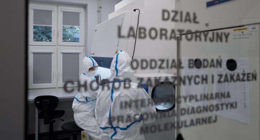Czwarta fala pandemii przesądzona. Nawet 30 tys. zakażeń dziennie w listopadzie?/PAP