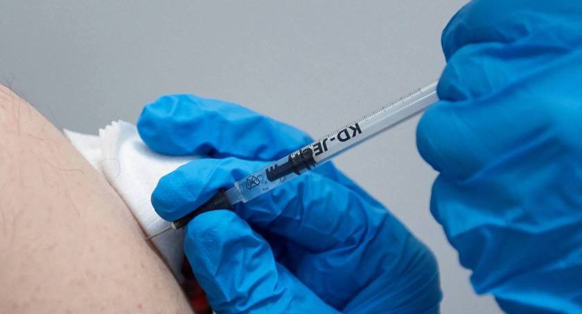 Będzie obowiązek szczepień przeciwko Covid-19? Są wątpliwości/PAP