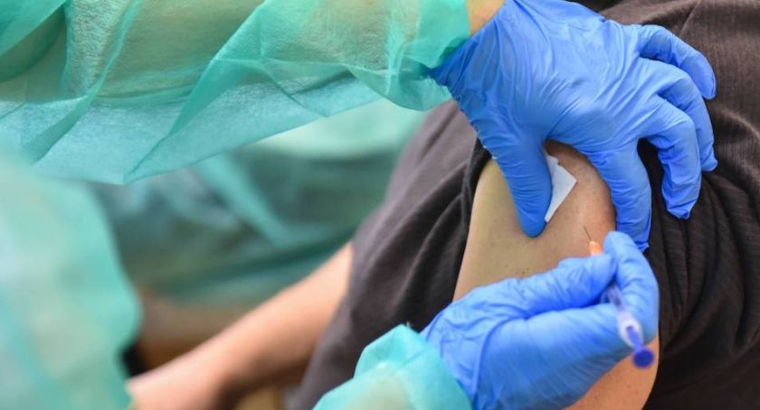 Szczepionki mRNA przeciwko COVID-19 nie powodują żadnych poważnych skutków zdrowotnych/PAP