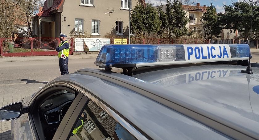 Pechowe grzybobranie, zatrzymani kierowcy i znaleziona marihuana / fot: KPP Szczecinek