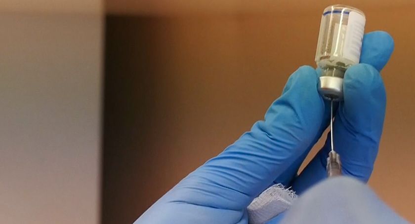 Sonda: Dlaczego nie chcemy szczepić się na Covid? / fot: news4media