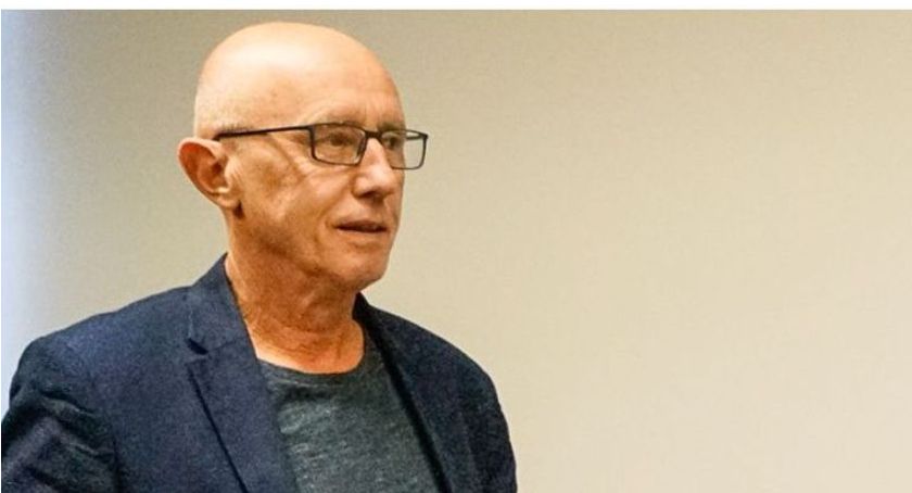 400 złotych miesięcznie dla 6 osób. Poseł KO funduje stypendia
