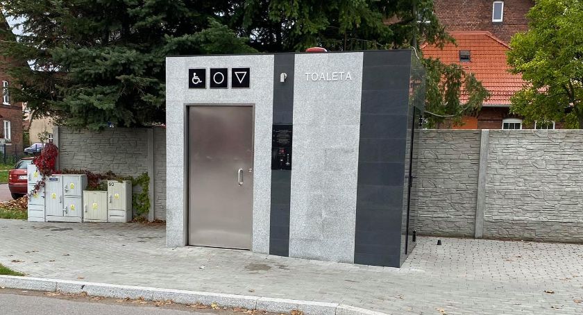 Urządzili sobie imprezę... w toalecie publicznej