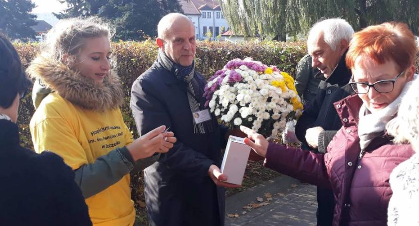 Wszystkich Świętych w Szczecinku. Znów będą kwestować na rzecz hospicjum