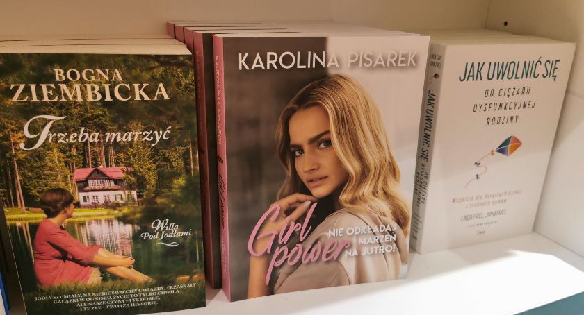 Książka Karoliny Pisarek już w całej Polsce. Ma motywować kobiety w codziennym życiu