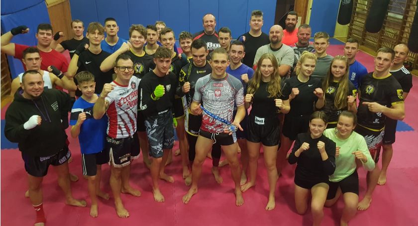 Jakub Pokusa odwiedził wojowników KSW Szczecinek / fot. FB - KSW Szczecinek