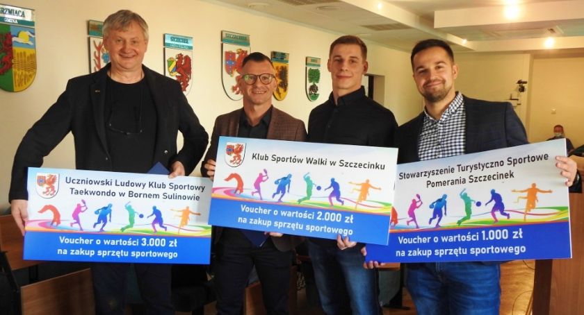 Starosta nagrodził kluby i szkoły za osiągnięcia sportowe / fot. Piotr Rozmus