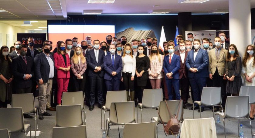 Paula Jakubik na „Akademii Patriotyzmu”. Gośćmi byli Mateusz Morawiecki, Ireneusz Dąbrowski i Robert Gontarz
