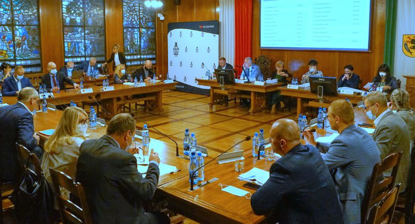 Prawie 3 tys. miesięcznie za podnoszenie ręki. Radni dadzą sobie podwyżkę? Fot: Sesja Rady Miasta Szczecinek