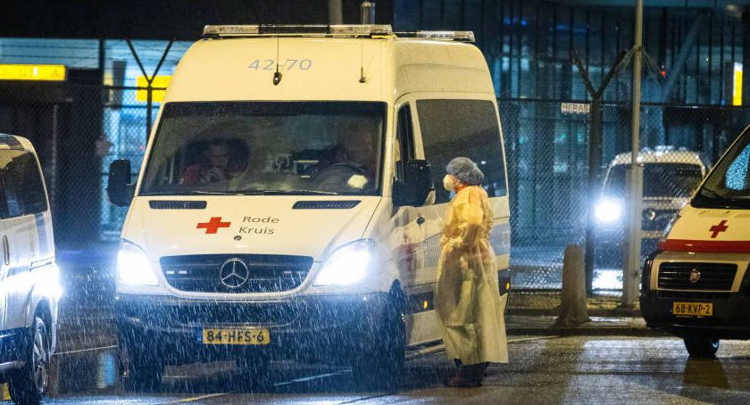 Eksperci o odmianie Omicron: Czekamy na dokładniejszą ocenę ryzyka/PAP