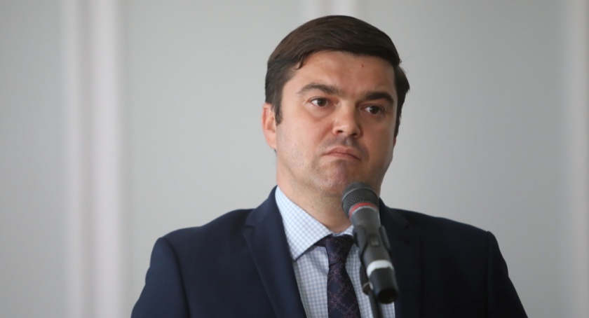 Wchodzą w życie nowe obostrzenia. Czy w Sylwestra będą otwarte kluby i dyskoteki?