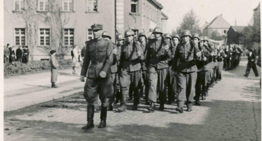 foto: Defilada wojskowa, Szczecinek, lata 40 / archiwum