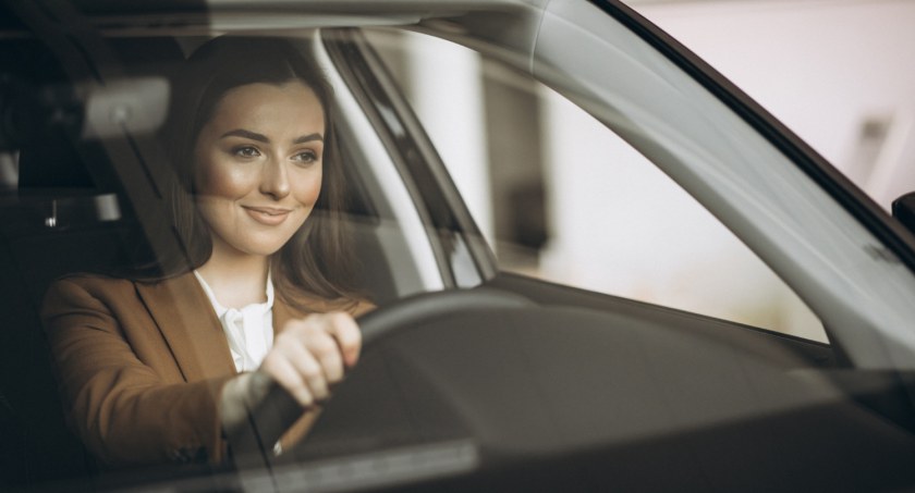 Ile właściciele Volvo płacą za ubezpieczenie OC? / fot. www.freepik.com