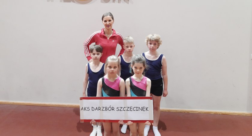 Udany start młodych szczecineckich akrobatów / fot. Darzbór