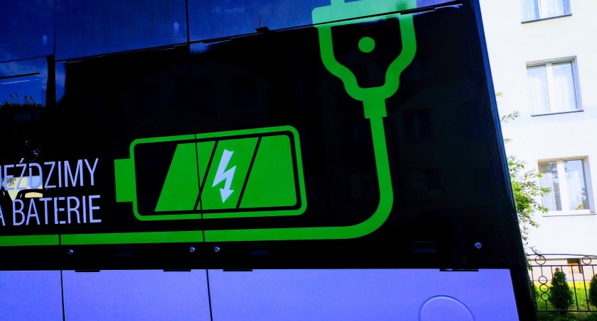 Autobus elektryczny na ulicach Szczecinka