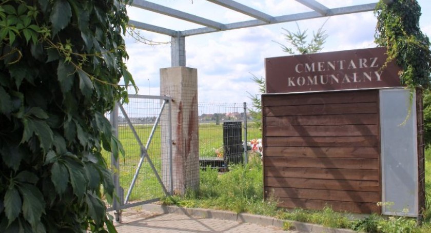 Budowy nowego cmentarza na razie nie będzie. „Trzeba poczekać, aż wykonawcy zejdą na ziemię”